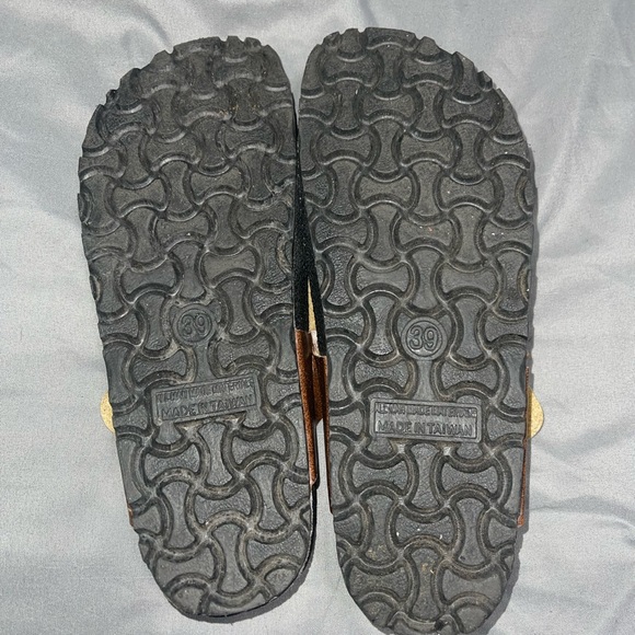 Sandals - Picture 3 of 3